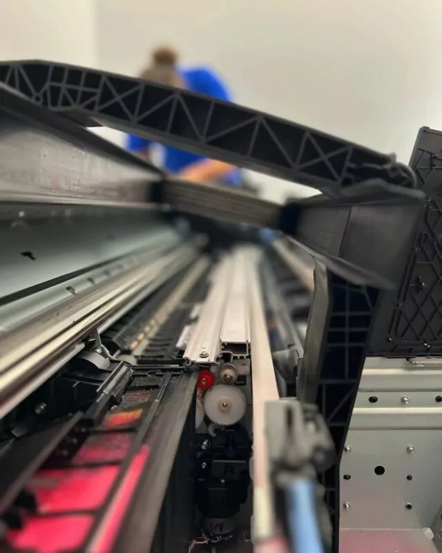 Auch im Bereich Plotterreparatur können Sie auf unsere technischen Plotter-Spezialisten zählen. Ist Ihr Plotter defekt, ist unser technisches Team rasch zur Stelle.